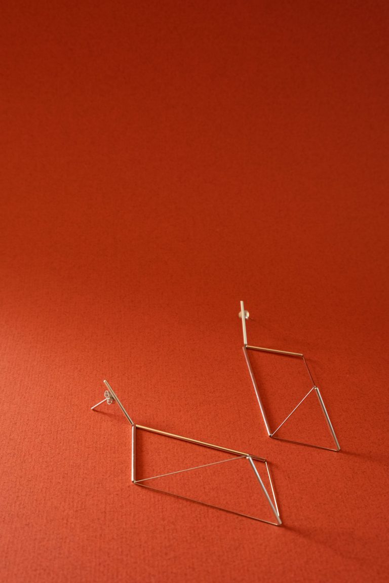 Boucles d'oreille argent Yoko Takirai photo Charlotte Cornette