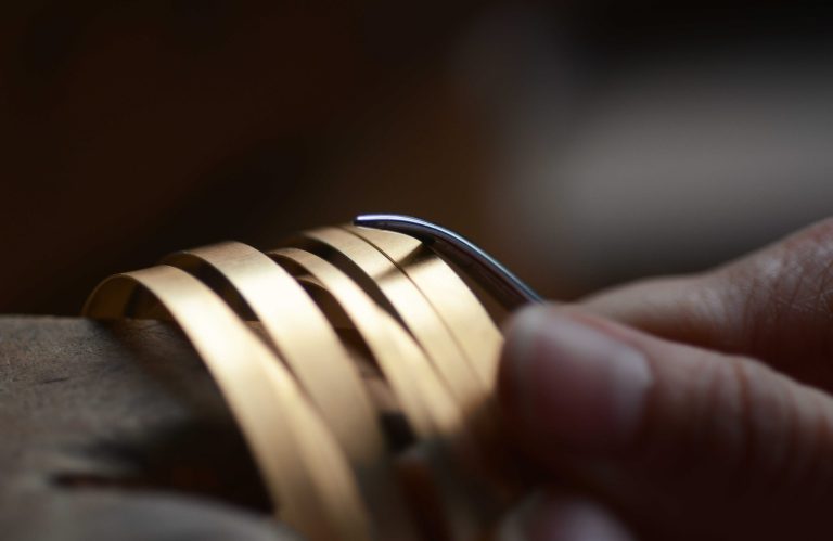 Claudia Hoppe, bracelet Atmosphere, argent 950, Bracelets minimalistes jouant sur l'élasticité de l'argent