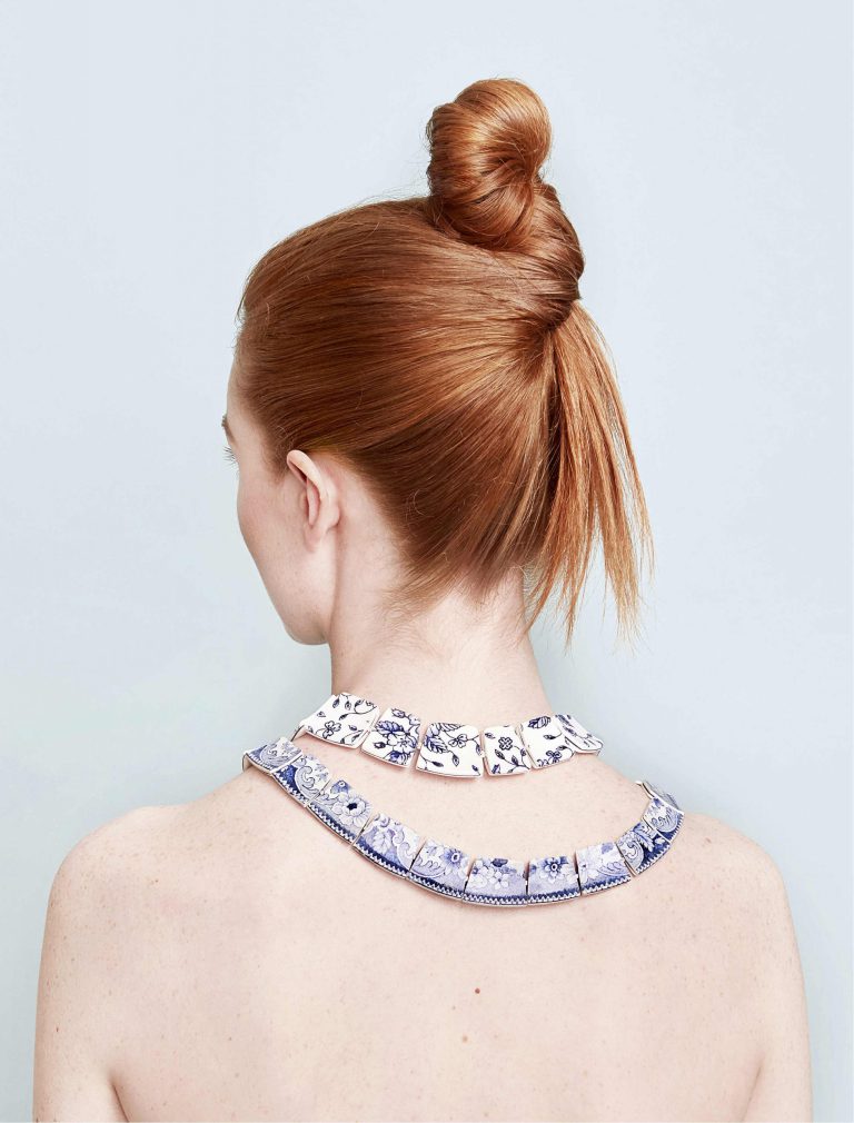 Collier céramique et coton, Julie Decubber, photo Laura Bonnefous La matière céramique en objets précieux