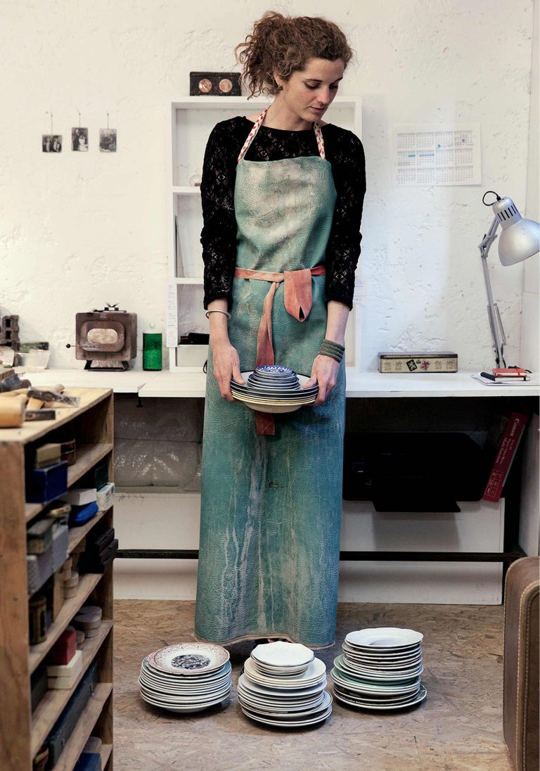 Portrait Julie Decubber photo Fabrice Le Dantec La matière céramique en objets précieux