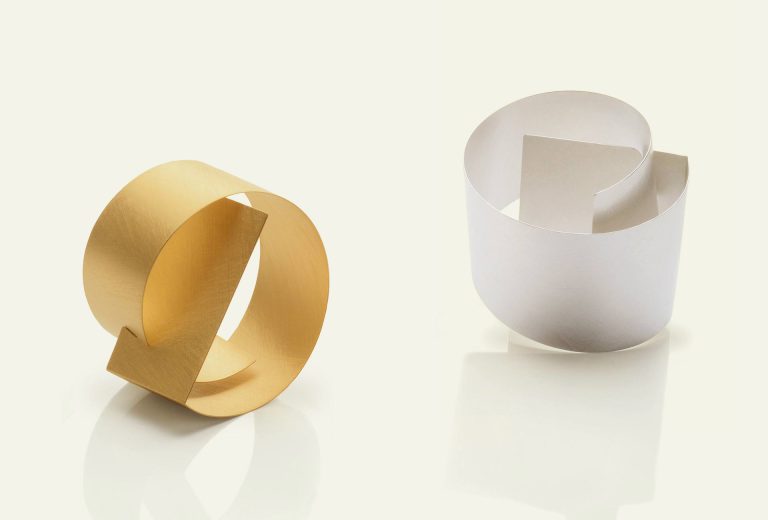 Claudia Hoppe, or 18ct, argent 950, Bracelets minimalistes jouant sur l'élasticité de l'argent