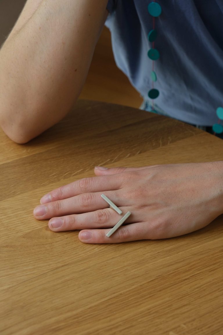 Bague Mikado, Angela Hübel, argent 925, des bagues sculpturales aux lignes audacieuses