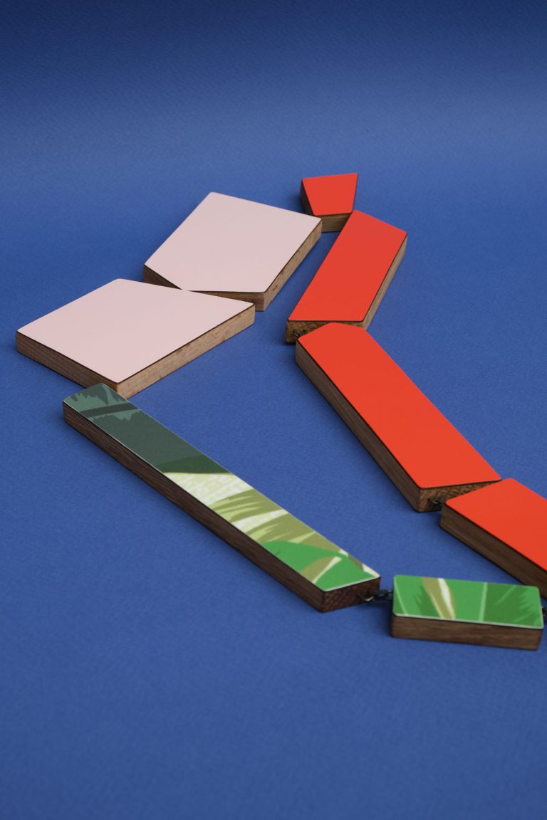 Karen Vanmol, collier formica, Le formica revisité en bijou contemporain