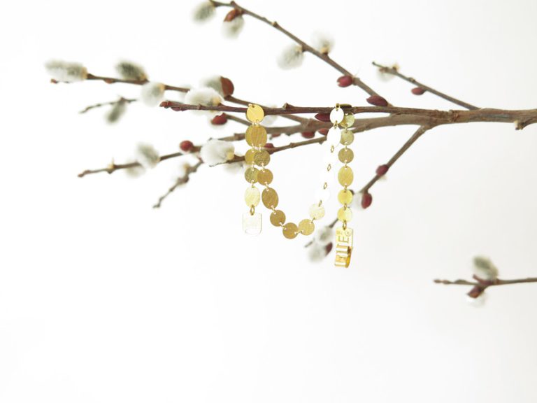 Majoral, bagues Volta, or 18ct, argent. Un dialogue entre le monde végétal et les métaux précieux