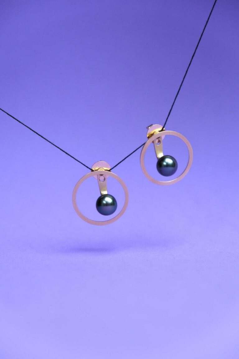 Boucles d’oreilles « Pearl-island », or jaune, perles de Tahiti, Angela Hübel