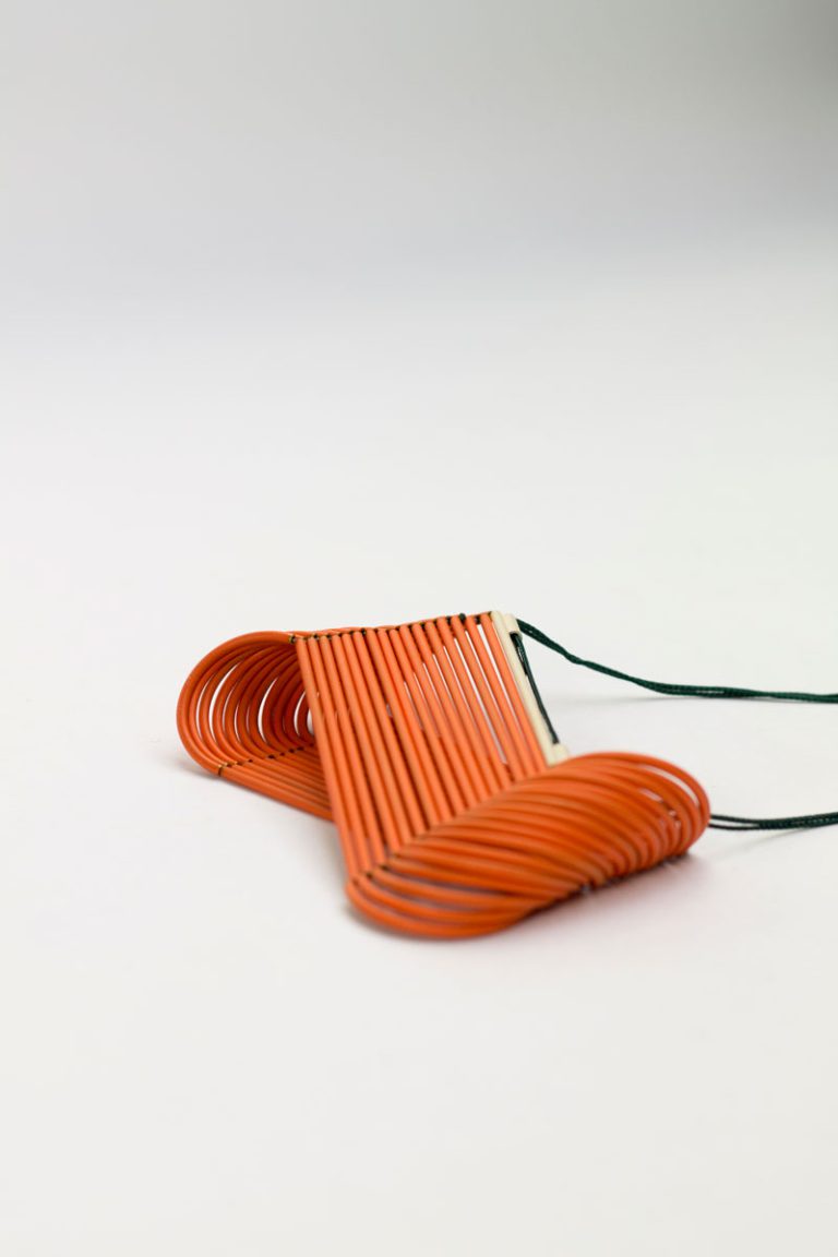 Lou Sautreau_Boîte avec couvercle_ Collier, laiton, laque photo lou sautreau (2)