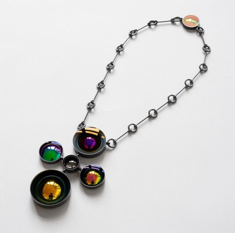 Collier Jiro Kamata ou l'art de l'immatérialité du reflet