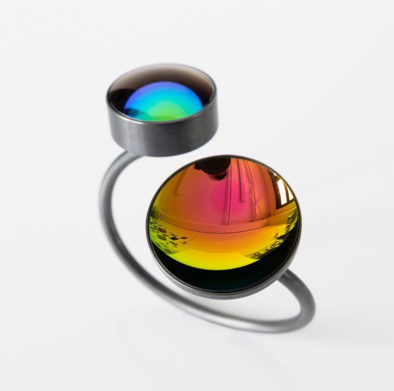 Bague double Jiro Kamata ou l'art de l'immatérialité du reflet