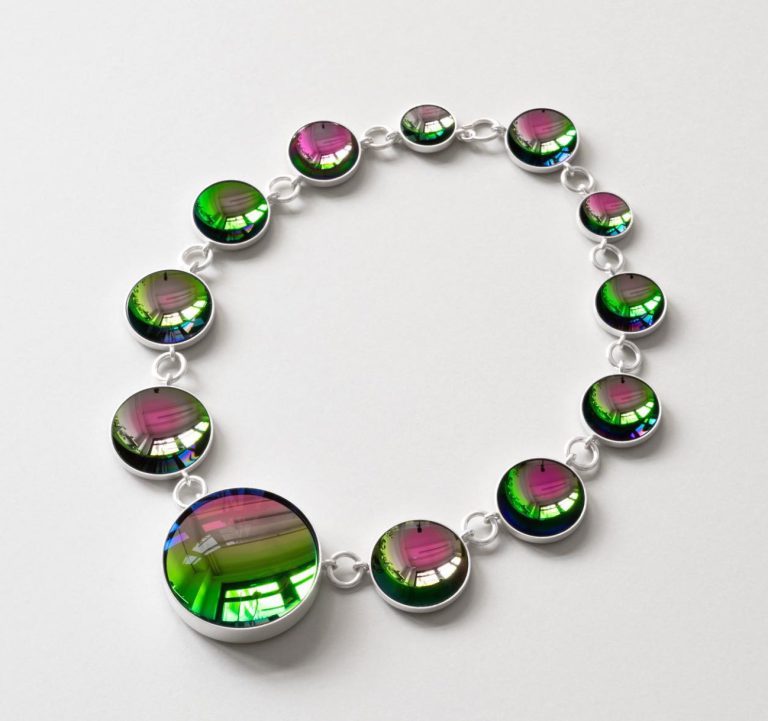 Collier Jiro Kamata ou l'art de l'immatérialité du reflet