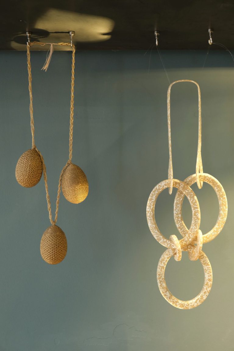 Catarina Silva et Joohee Han, collier, expo Eggsquisite, 2025, bijoux contemporains