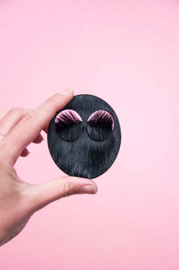 Hectare Galerie | Lore Langendries – brooch “Hide the fragment”