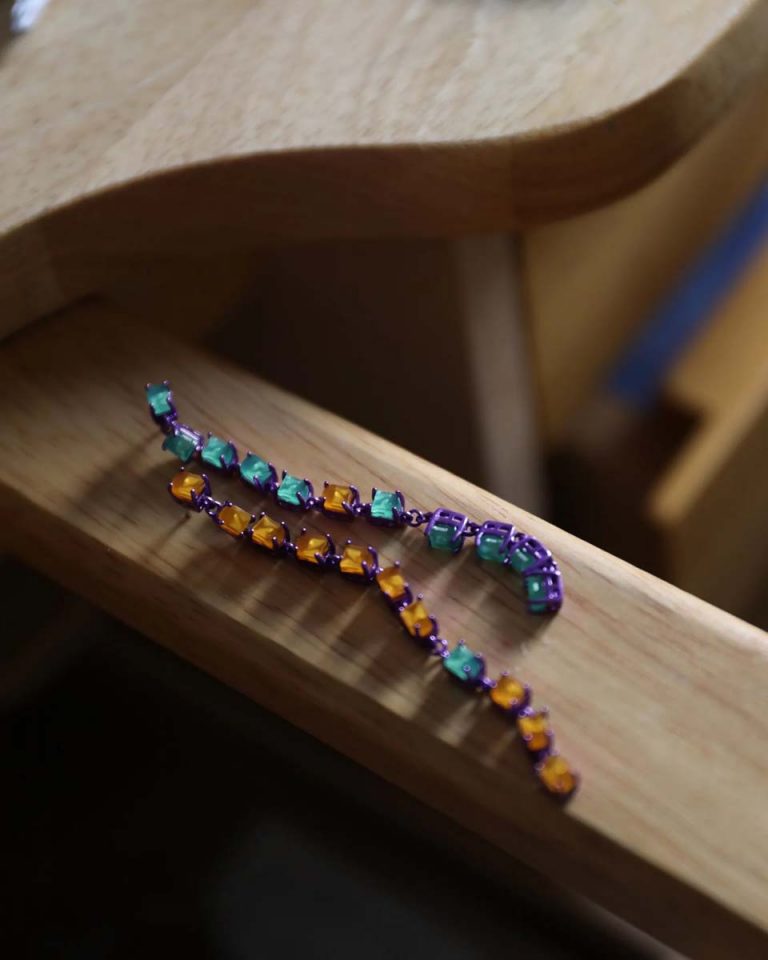 Hectare Boucles Midnight maze argent e-waste violet Xinyi Chen