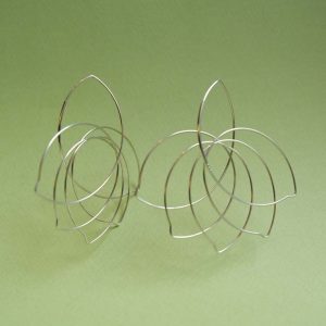 Hectare boucles d'oreilles Lotus Hannah Tomoko argent photo lou Sautreau