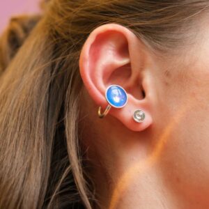 Earcuff Jiro Kamata, argent et lentille de caméra