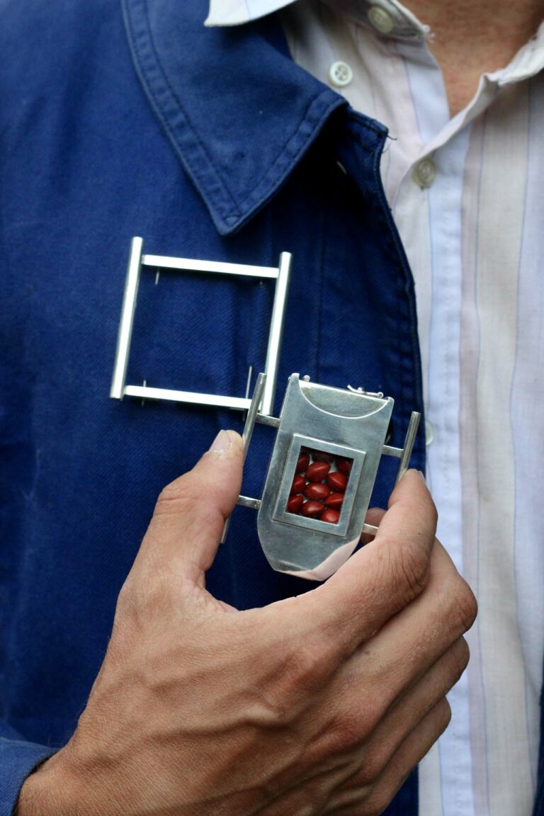 Broche larmes Henri Van Lierde