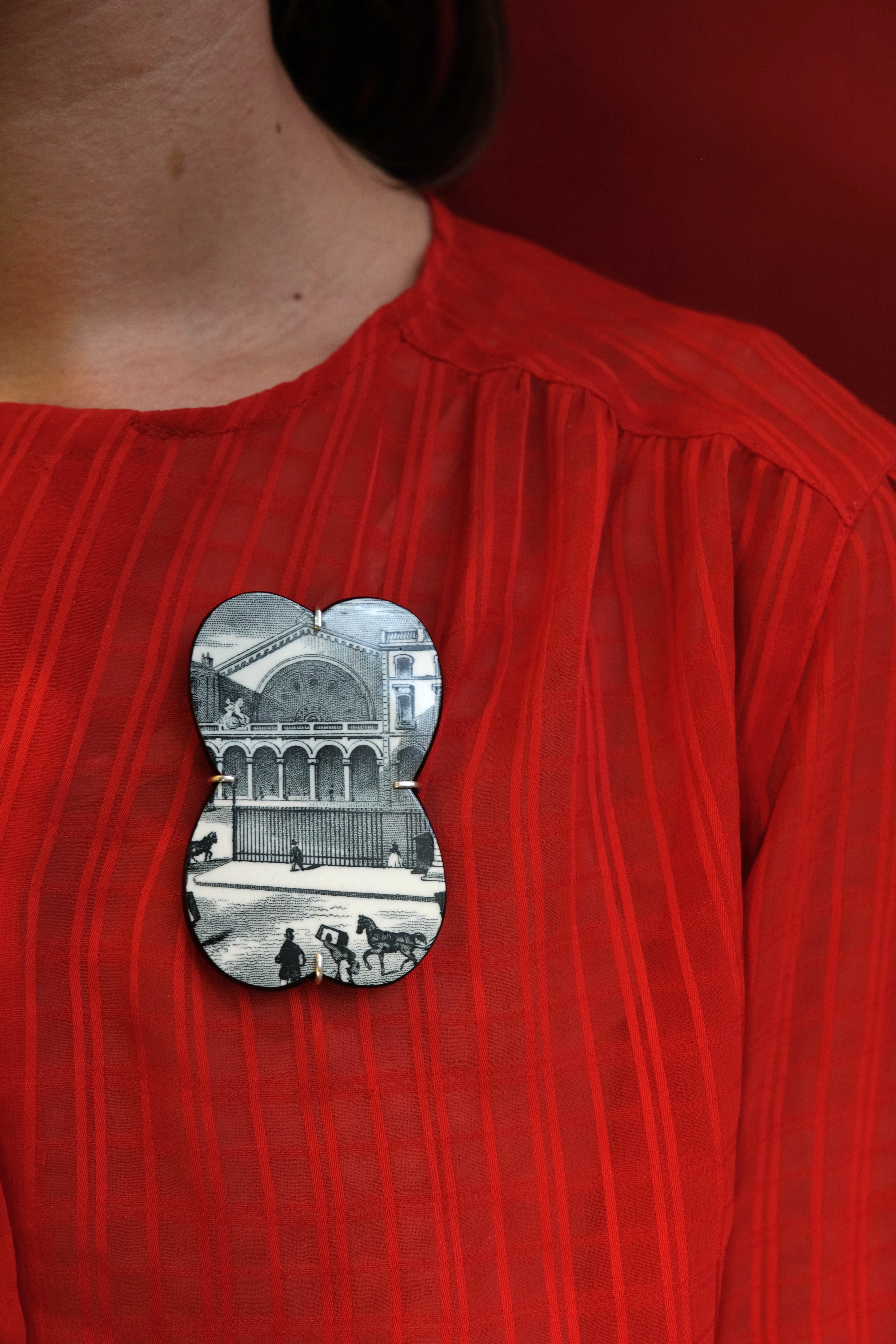 Broche Strasbourg Julie Decubber céramique
