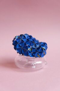 Broche Ognyana Teneva, matériaux recyclé