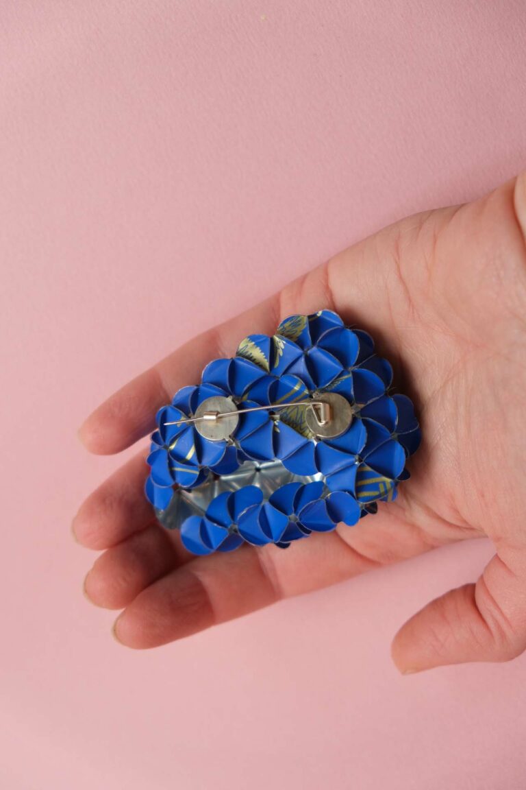 Broche Ognyana Teneva, matériaux recyclé