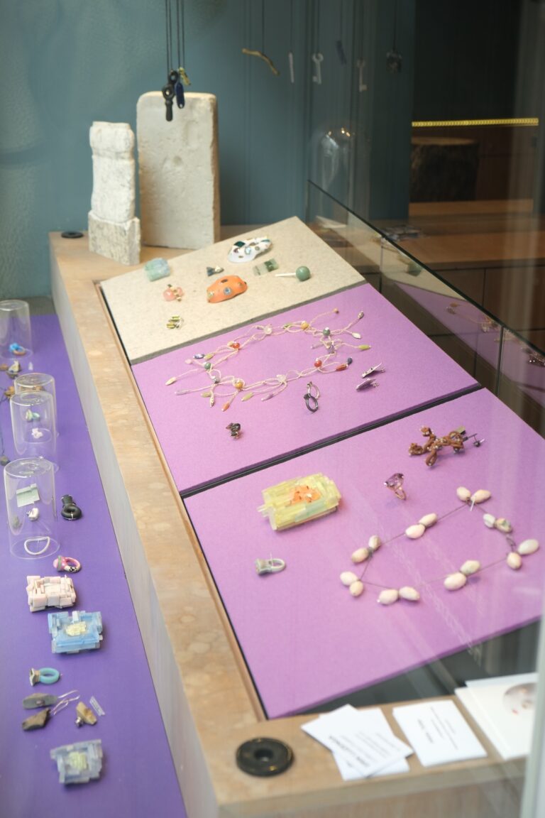 Vitrine Carat color cut clarity