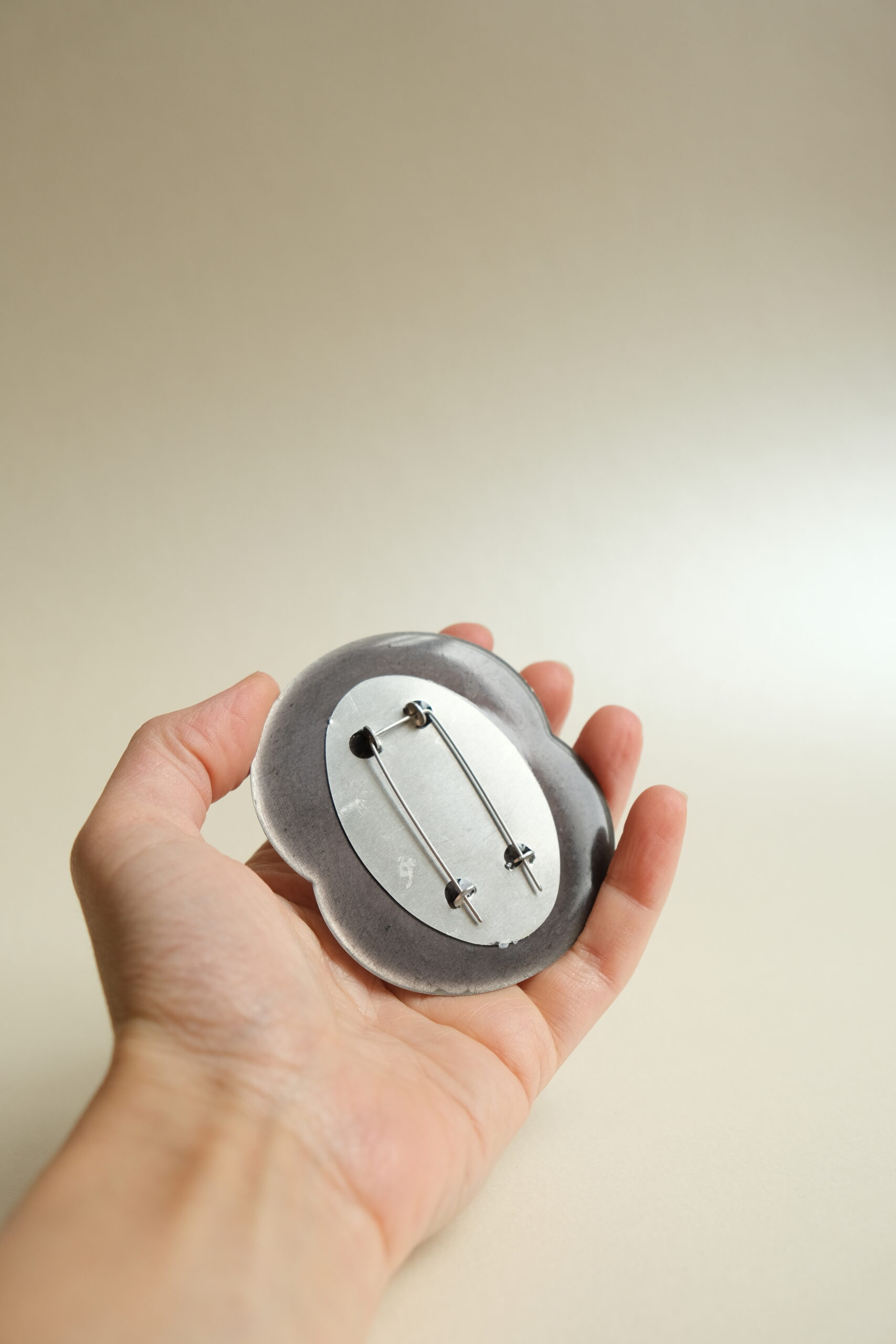 Nevin Arig Broche Hidden Dream aluminium résine