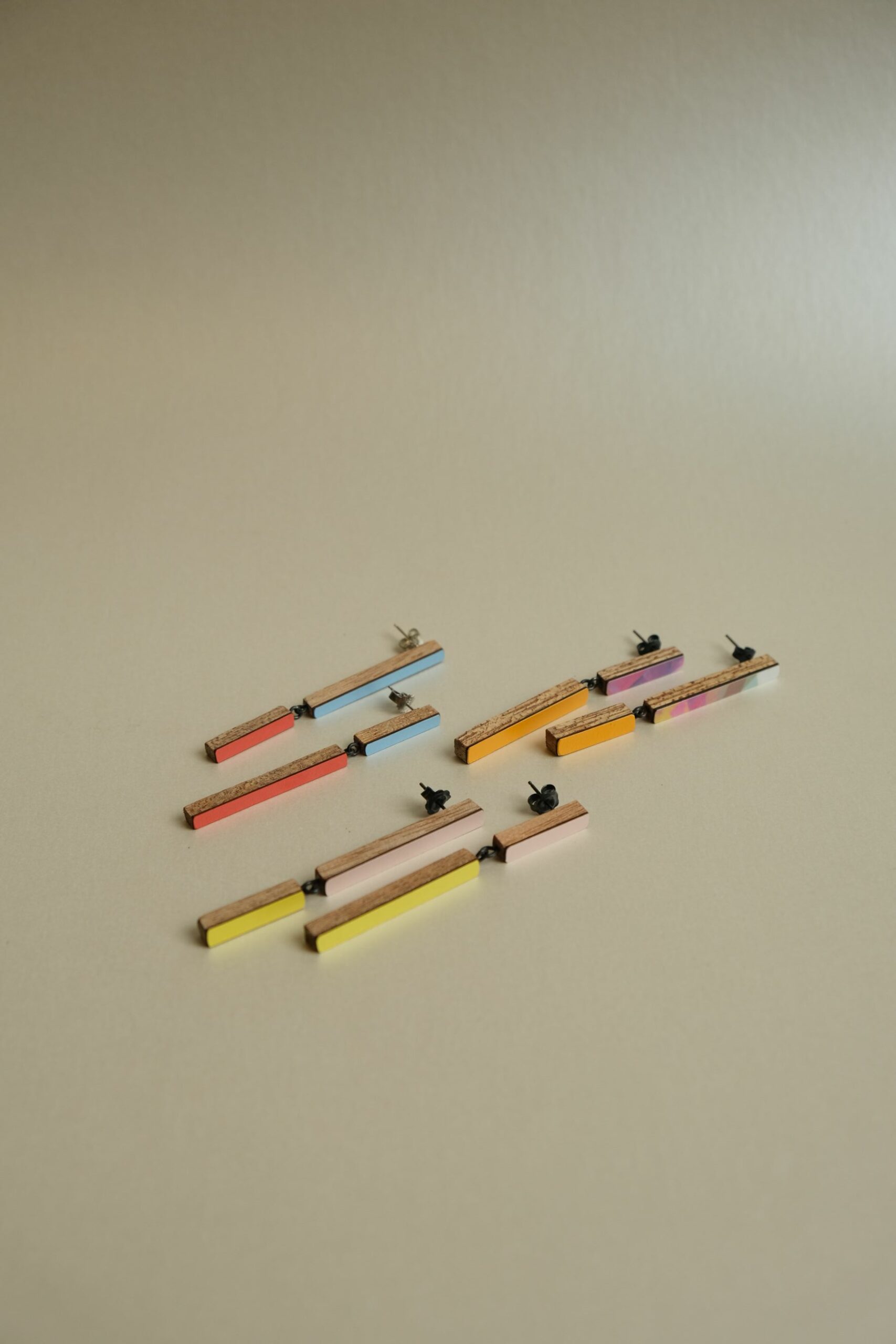 Karen Vanmol boucles d'oreilles EAMU11 formica coloré
