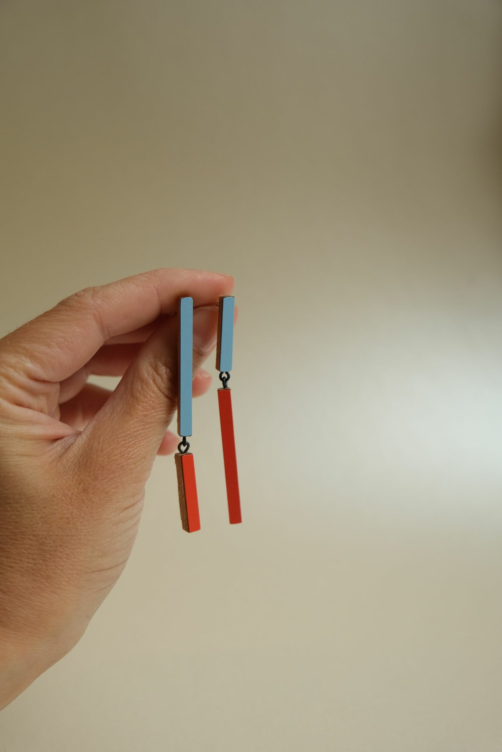 Karen Vanmol boucles d'oreilles EAMU11 formica coloré