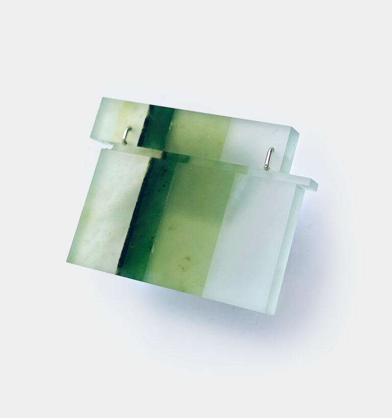 Pei Wu broche The Truth is jade