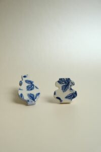 julie decubber broche vase