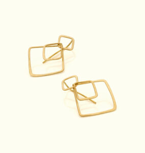 Boucles d_oreille Spot, Sabine Herman, or jaune et saphir, photo erwin maes