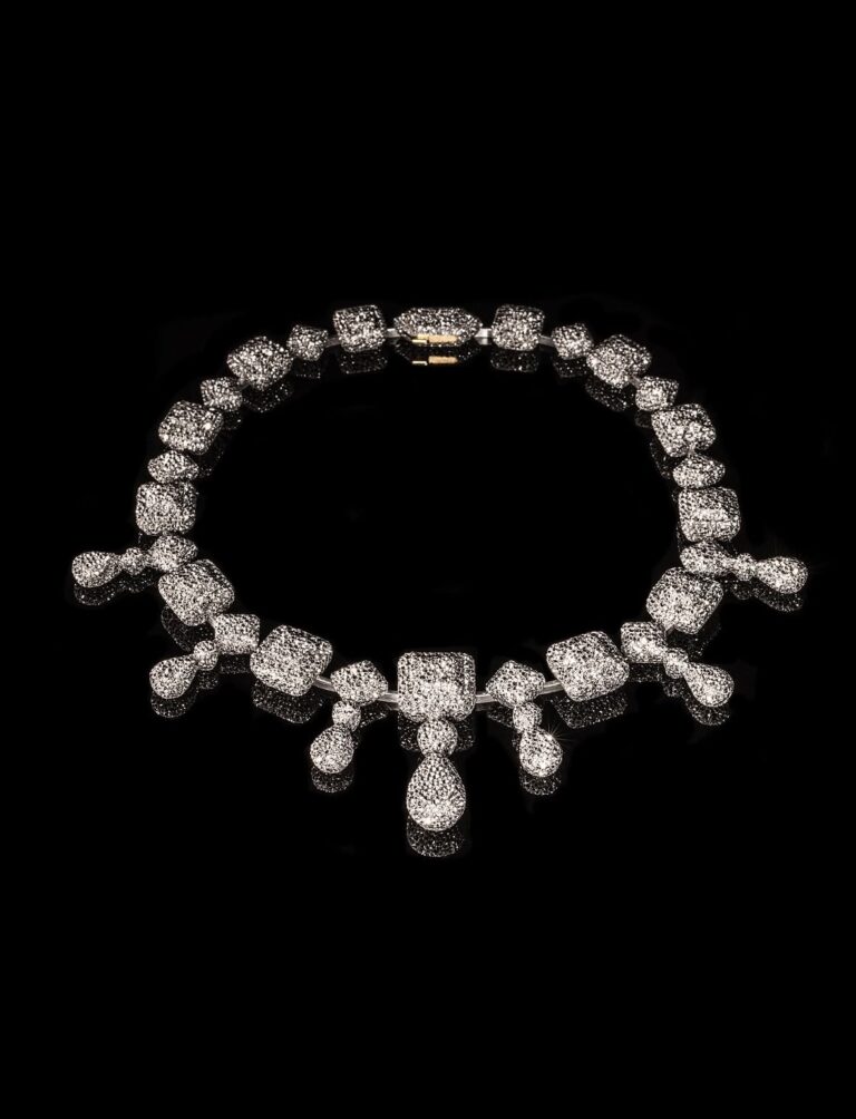Costly necklace Bénédict Haener